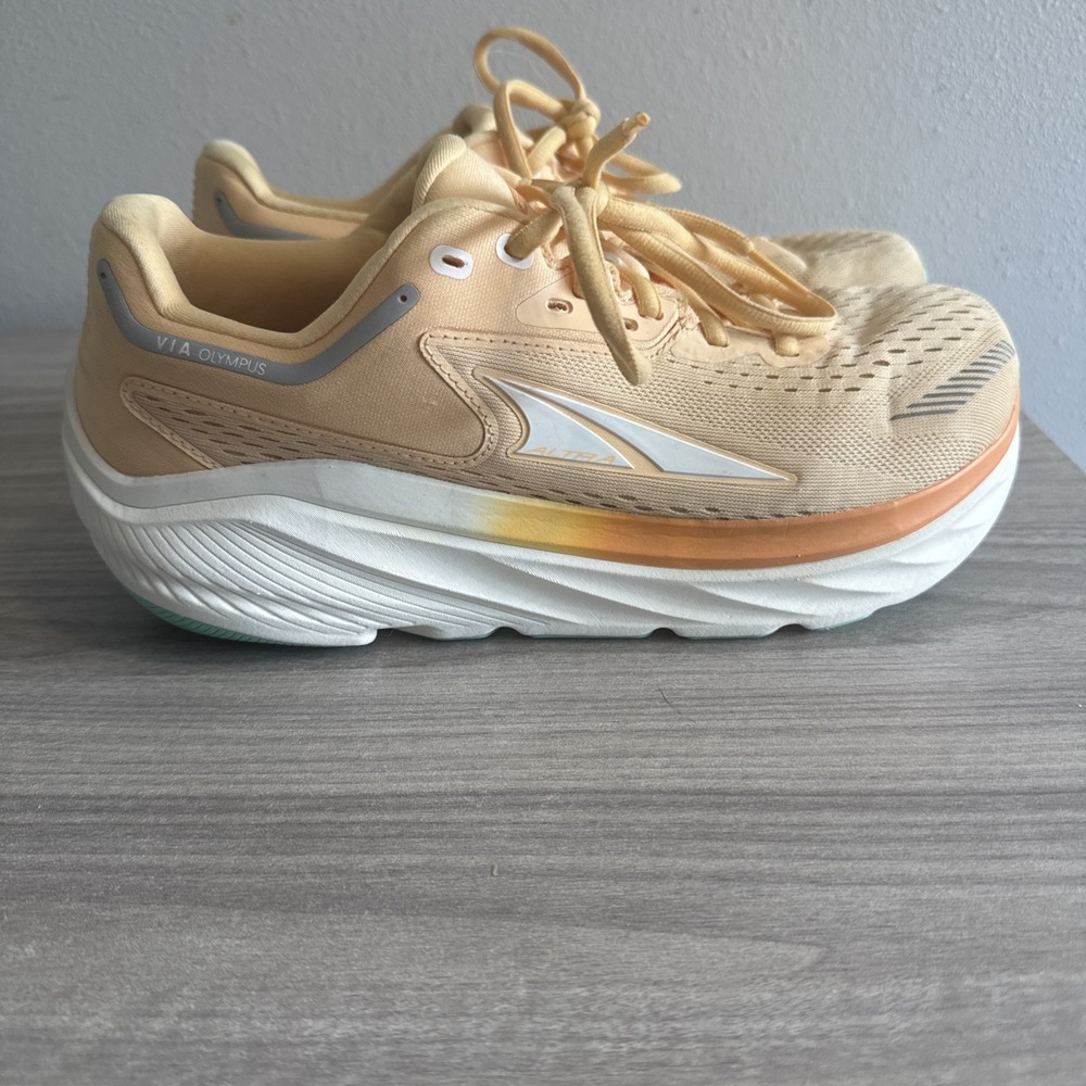 Women's Altra  ALOA82CR380 VIA Olympus Running Shoes Size 9 Peach Sneakers